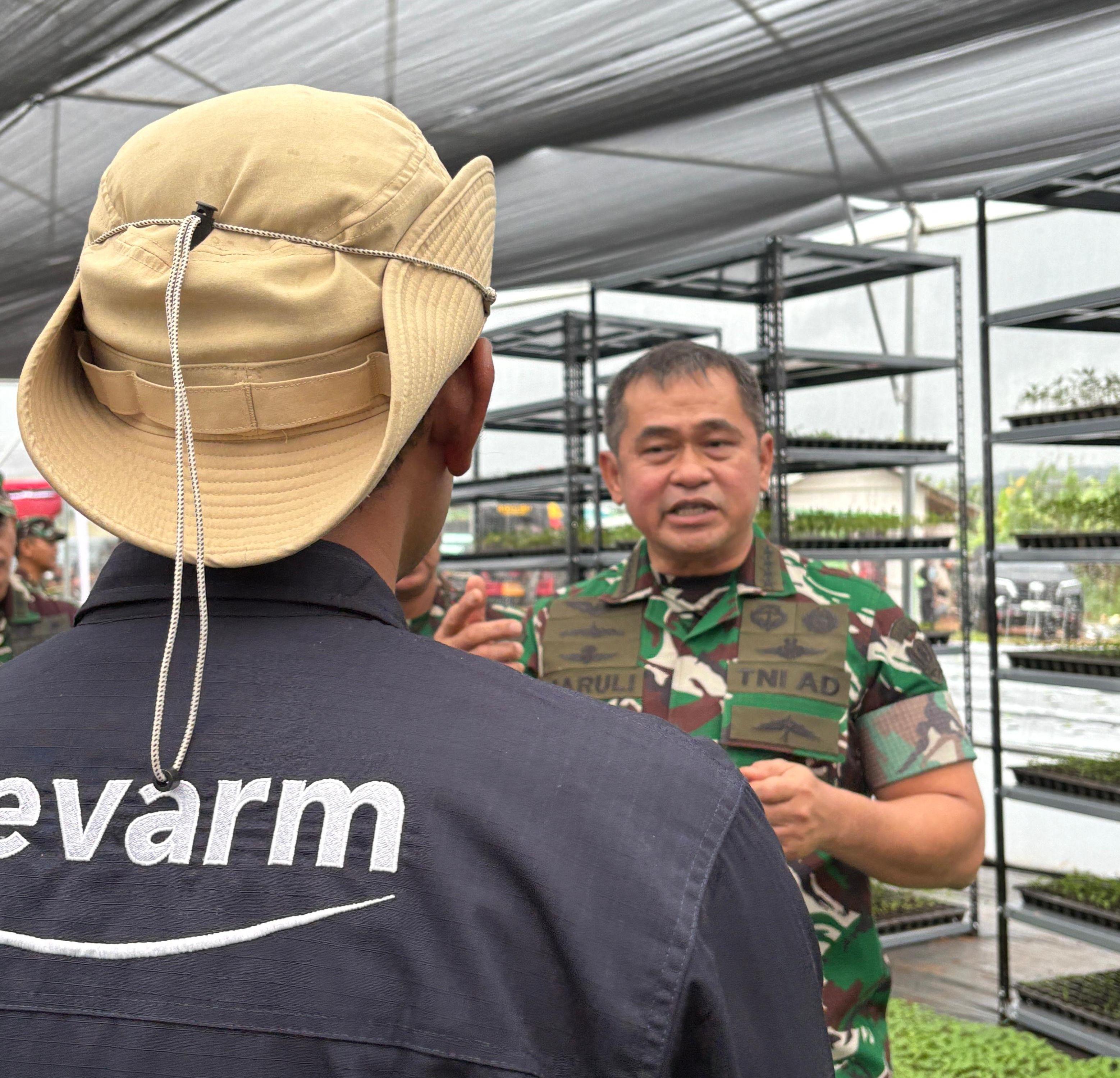 CEO Elevarm, Bayu Syerli saat berdiskusi dengan Kepala Staf Angkatan Darat (Kasad) Jenderal TNI Maruli Simanjuntak